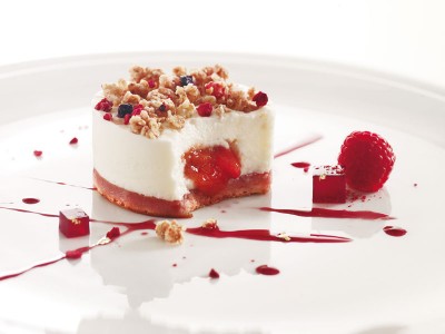 Traiteur de Paris - Mousse de yaourt coeur fraise rhubarbe